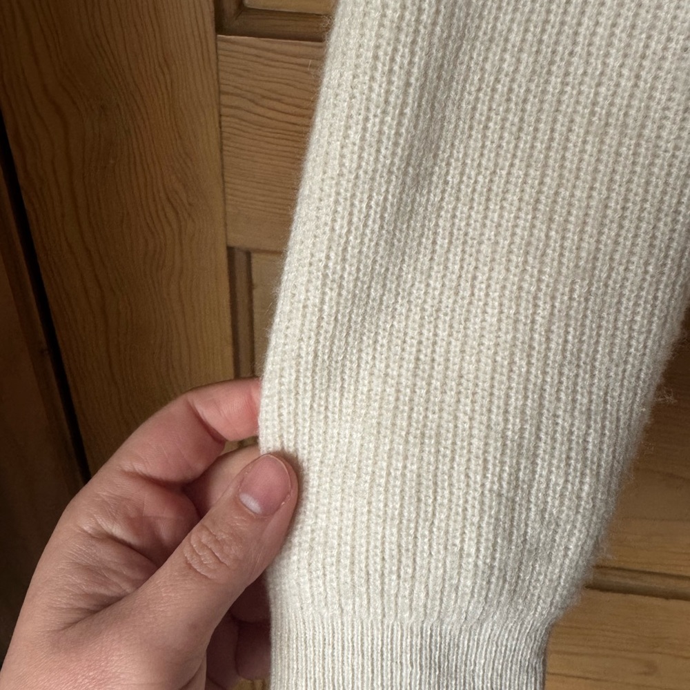 100% Cashmere Cream Sweater - Picture 3 of 7